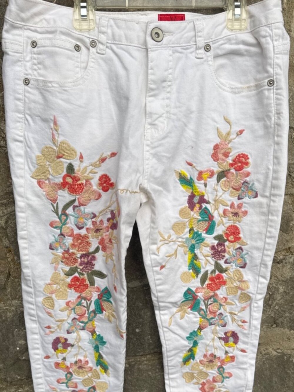 V Cristina floral embroidered white jeans size 10 boho artsy